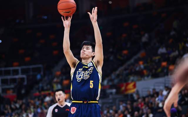 根本不給機會！廣東男籃兩大新星逐漸被邊緣化，杜鋒任人唯親？