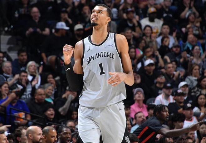 文班：我們破解瞭火箭的戰術，對我來說最重要的是體能恢復