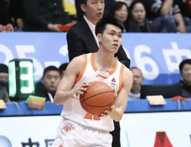 龐崢麟是真硬！末節獨砍16分幫助球隊險勝四川，救瞭易立一命！