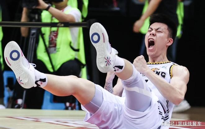 CBA積分榜最新排名出爐！上海逆轉穩居第1：遼籃有望殺回前四？