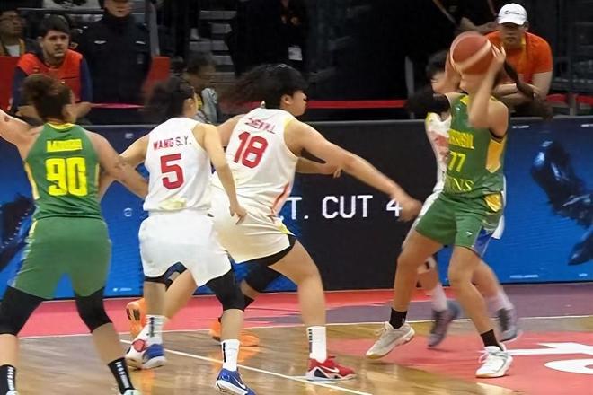 中國女籃完美收官迎3連勝！宮魯鳴用心良苦，王思雨不再是遮羞佈