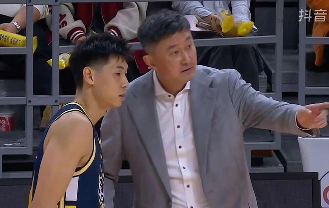 廣東男籃22分大勝復仇新疆，杜鋒棄用薩林傑，賽後傳來兩大好消息