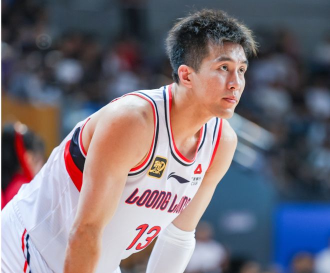 心疼!郭艾倫北醫三院做完左膝手術報平安,麻藥剛過勁疼得嘴直哆嗦