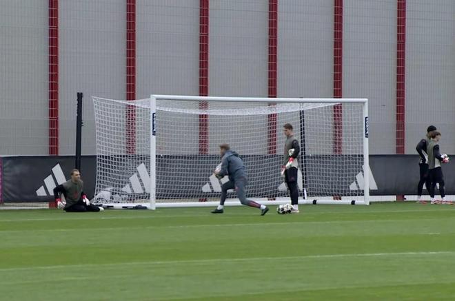 好消息，诺伊尔与乌尔比希均参加了拜仁今日最后一练