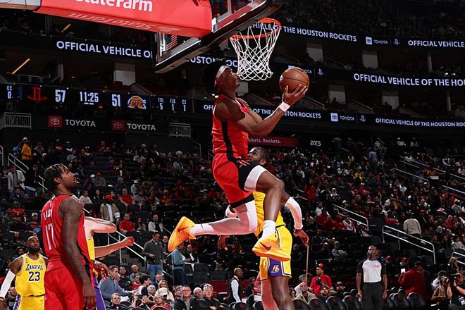 讓控衛打中鋒，讓前鋒打控衛，這麼搞火箭的進攻能流暢才怪瞭？