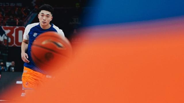 上海男籃輕取四川男籃 本土新秀吳澤昊完成CBA職業首秀