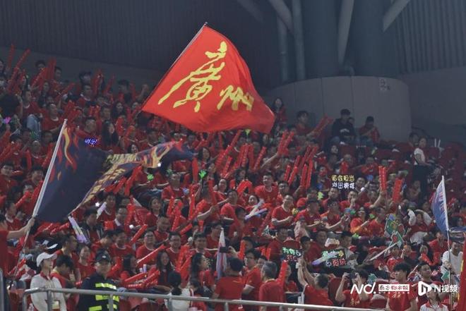 遊客幸運中簽粵BA揭幕戰，感受廣東籃球熱潮後還想看粵超