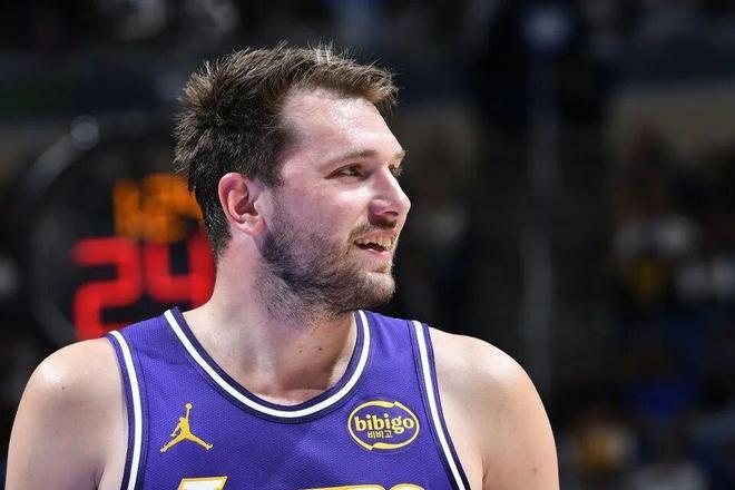 1技犯=27萬美元！東77你快閉嘴吧，再說話一臺保時捷911沒瞭